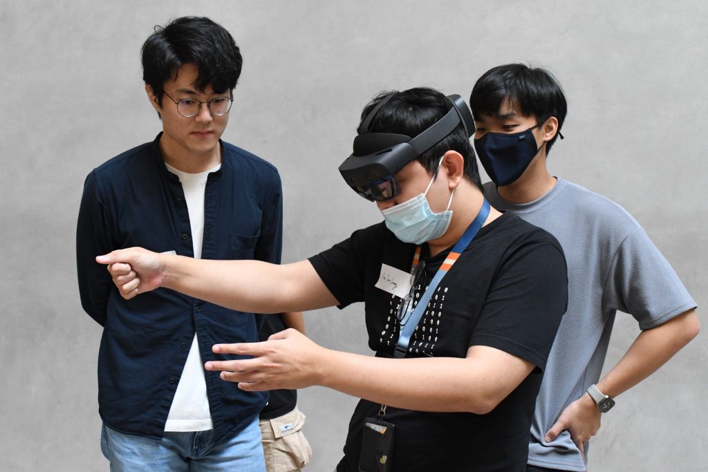 NUS-HCI Lab Conducts a Summer Bootcamp of Future Interaction for Smart Glasses